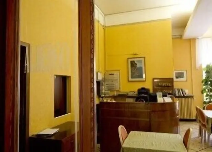 Amici 바레세 리구레